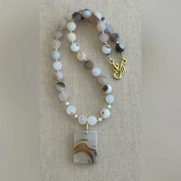 22 inch Matte Flower Agate bead necklace NWOT - Picture 7 of 15